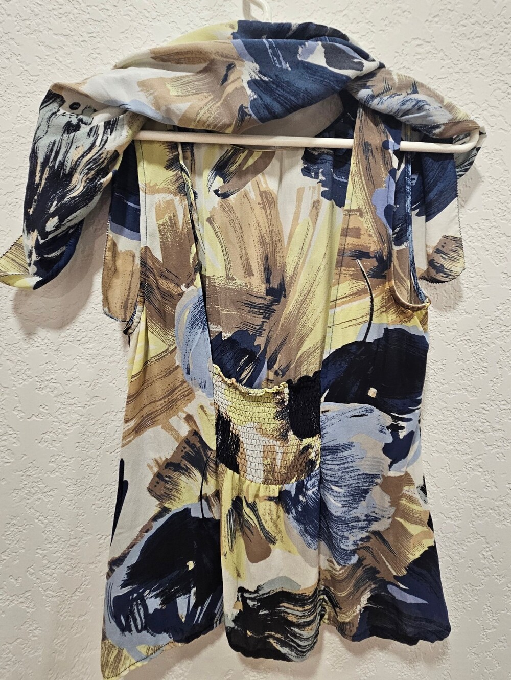 BCBGMaxazria Navy & Neutral Brushstroke Sleeveless Blouse With Open Back - Picture 4 of 7